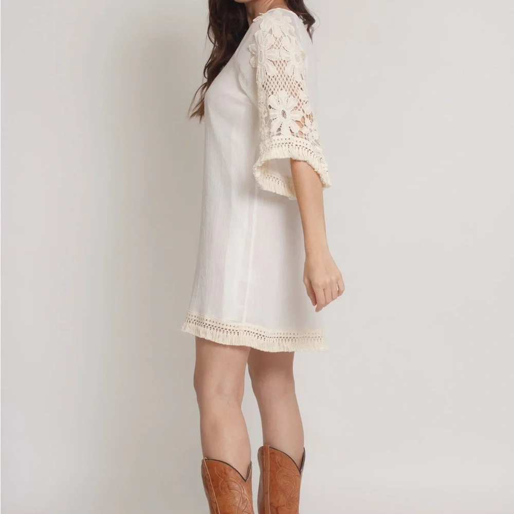 Umgee
Mini dress with floral crochet sleeves and fringe detail size S Small NWT - Picture 6 of 13